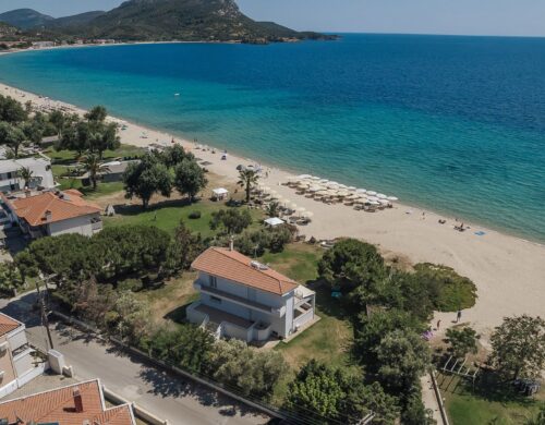 Протеус вила на плажи, Торони